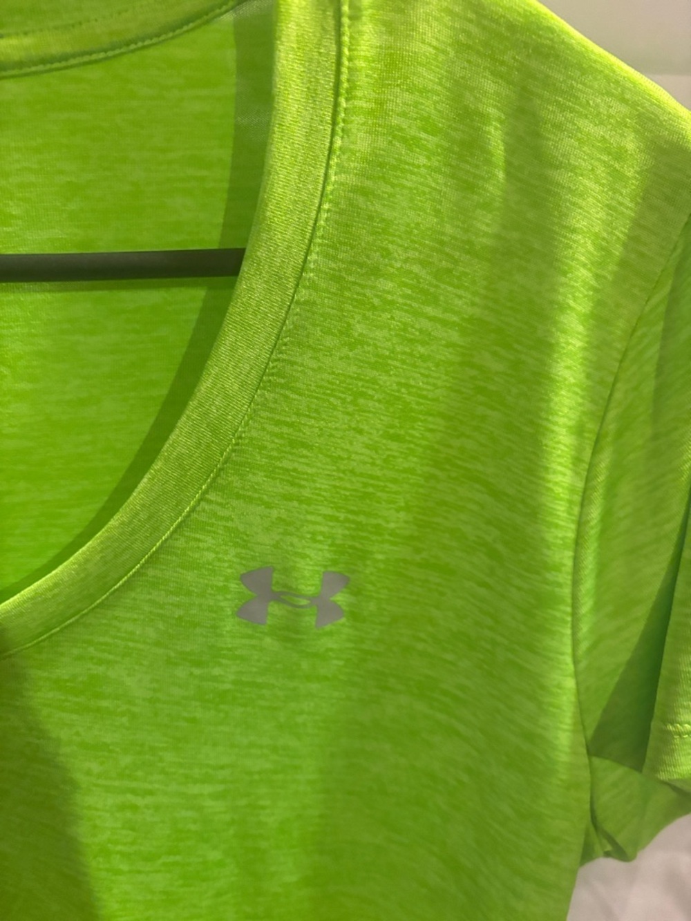 Under Armour Women’s Neon Green V-Neck Performance Tee - Picture 3 of 5